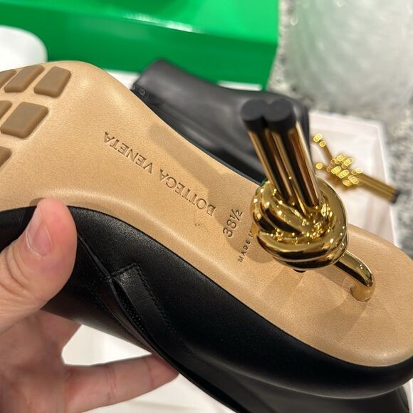 Bottega Veneta Knot Black Leather Ankle Boot - Picture 3 of 6